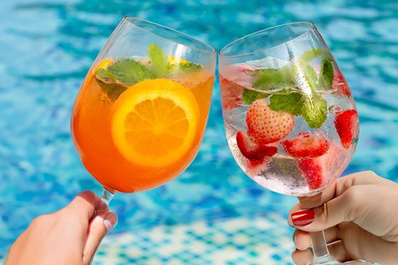 Happy Hour at THIRST & BEACH BAR -  OZO צ'אוונג סאמוי (OZO Chaweng Samui)