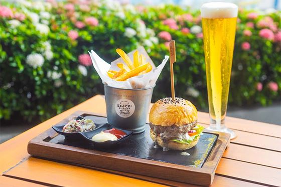 60th anniversary - Truffle Burger Set  -  OZO צ'אוונג סאמוי (OZO Chaweng Samui)